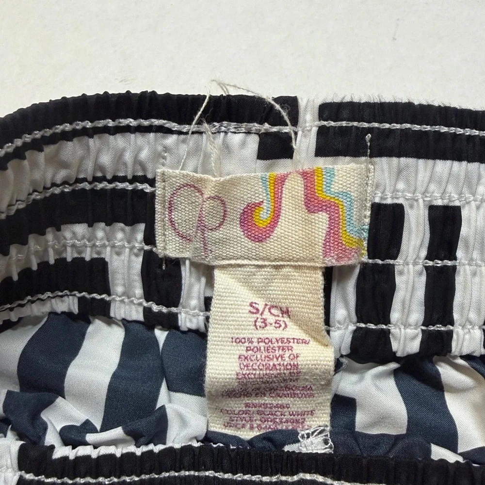 Ocean‎ Pacific Geometric Patterned Black White And Pink Girls Small Board Shorts